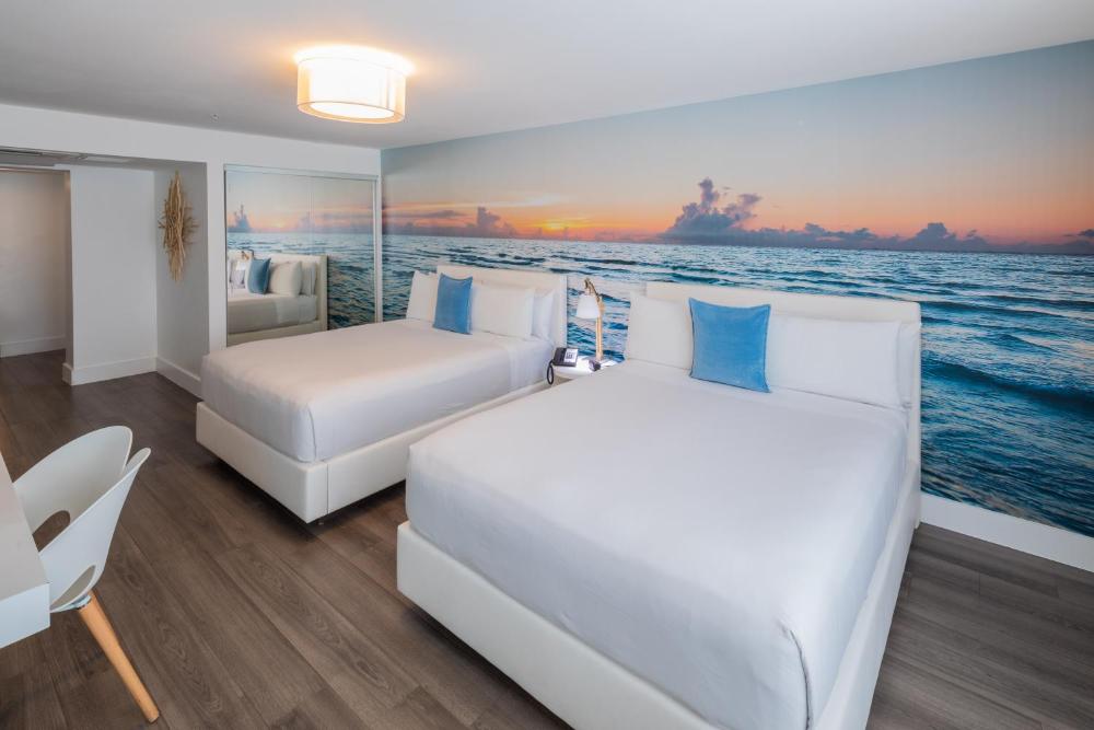 Deluxe Villa Room with Two Queen Beds interior